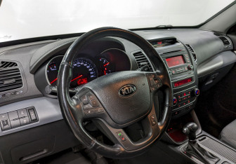 Подержанный автомобиль Kia Sorento 2014 года (13 фото)