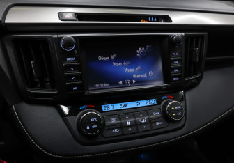 Подержанный автомобиль Toyota RAV4 2017 года (17 фото)