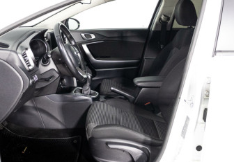 Подержанный автомобиль Kia Ceed Wagon 2020 года (8 фото)