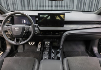 Подержанный автомобиль Toyota Camry Sedan 2024 года (12 фото)