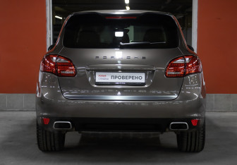 Подержанный автомобиль Porsche Cayenne 2013 года (6 фото)