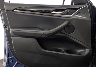 Подержанный автомобиль BMW X3 2020 года (19 фото)