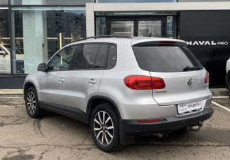 Подержанный автомобиль Volkswagen Tiguan 2011 года (7 фото)
