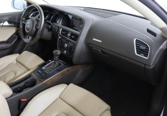 Подержанный автомобиль Audi A5 Coupe 2014 года (10 фото)