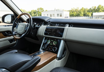 Подержанный автомобиль Land Rover Range Rover 2018 года (15 фото)