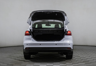 Подержанный автомобиль Ford Focus Wagon 2012 года (15 фото)