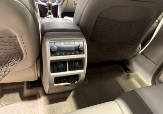 Подержанный автомобиль Cadillac SRX 2011 года (12 фото)