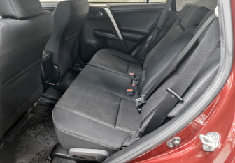 Подержанный автомобиль Toyota RAV4 2015 года (12 фото)