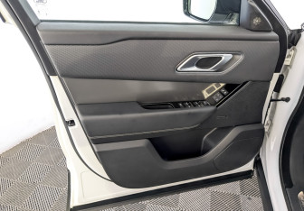 Подержанный автомобиль Land Rover Range Rover Velar 2020 года (19 фото)