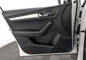 Подержанный автомобиль Skoda Karoq 2021 года (19 фото)