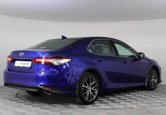 Подержанный автомобиль Toyota Camry Sedan 2021 года (5 фото)