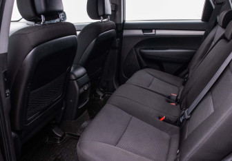 Подержанный автомобиль Kia Sorento 2014 года (11 фото)