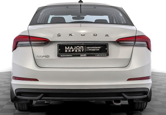 Подержанный автомобиль Skoda Rapid Liftback 2021 года (6 фото)