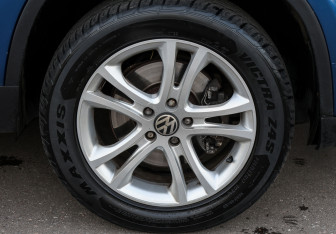 Подержанный автомобиль Volkswagen Tiguan 2010 года (17 фото)