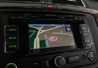Подержанный автомобиль Skoda Superb Liftback 2013 года (15 фото)