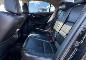 Подержанный автомобиль Honda Accord Sedan 2010 года (10 фото)