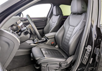 Подержанный автомобиль BMW X4 2024 года (20 фото)