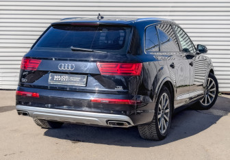 Подержанный автомобиль Audi Q7 2017 года (5 фото)