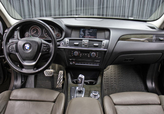 Подержанный автомобиль BMW X3 2012 года (14 фото)