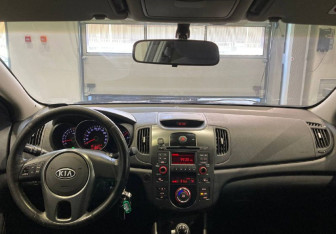 Подержанный автомобиль Kia Cerato Sedan 2012 года (10 фото)