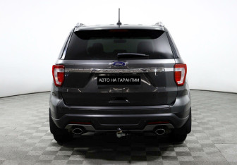 Подержанный автомобиль Ford Explorer 2019 года (4 фото)