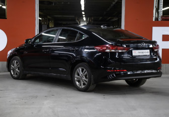 Подержанный автомобиль Hyundai Elantra Sedan 2018 года (7 фото)
