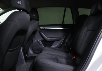 Подержанный автомобиль Skoda Octavia Wagon 2019 года (12 фото)
