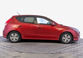 Подержанный автомобиль Hyundai i30 Hatchback 2011 года (4 фото)