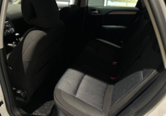 Подержанный автомобиль Citroen C4 Hatchback 2011 года (12 фото)
