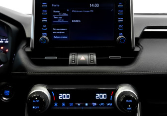 Подержанный автомобиль Toyota RAV4 2019 года (15 фото)