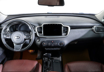 Подержанный автомобиль Kia Sorento 2017 года (15 фото)