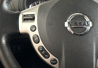 Подержанный автомобиль Nissan X-Trail 2011 года (17 фото)