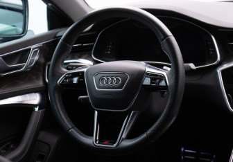 Подержанный автомобиль Audi A7 2019 года (15 фото)