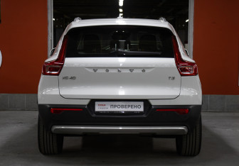 Подержанный автомобиль Volvo XC40 2019 года (6 фото)