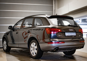 Подержанный автомобиль Audi Q7 2013 года (6 фото)