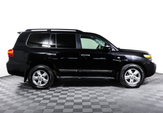 Подержанный автомобиль Toyota Land Cruiser Suv 2012 года (4 фото)