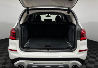 Подержанный автомобиль BMW X3 2018 года (9 фото)