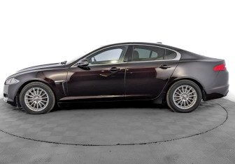 Подержанный автомобиль Jaguar XF Sedan 2012 года (8 фото)