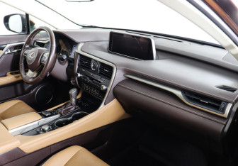 Подержанный автомобиль Lexus RX 2018 года (10 фото)