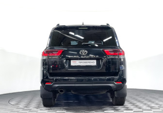 Подержанный автомобиль Toyota Land Cruiser Suv 2021 года (6 фото)