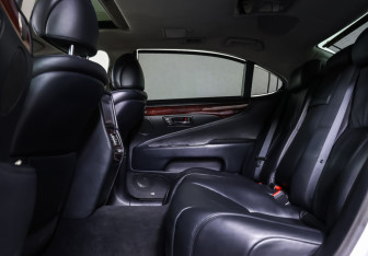 Подержанный автомобиль Lexus LS 2012 года (12 фото)