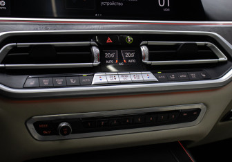 Подержанный автомобиль BMW X7 2021 года (20 фото)