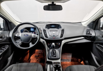 Подержанный автомобиль Ford Kuga 2015 года (14 фото)