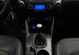 Подержанный автомобиль Hyundai ix35 2011 года (13 фото)