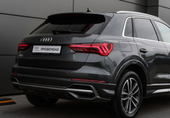 Подержанный автомобиль Audi Q3 2021 года (25 фото)