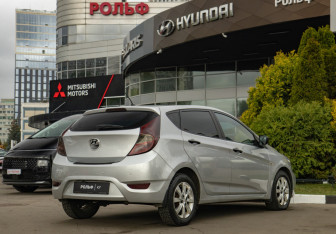 Подержанный автомобиль Hyundai Solaris Hatchback 2013 года (4 фото)