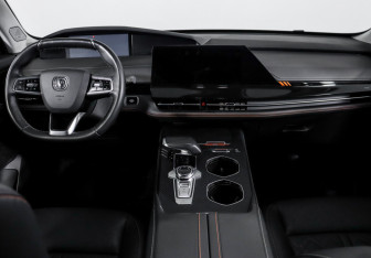 Подержанный автомобиль Changan UNI-K 2023 года (12 фото)