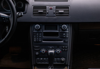Подержанный автомобиль Volvo XC90 2010 года (14 фото)