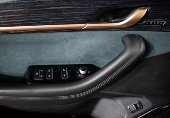 Подержанный автомобиль Geely Monjaro 2022 года (13 фото)