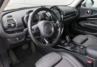 Подержанный автомобиль MINI Clubman Wagon 2021 года (17 фото)